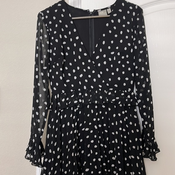 ASOS DESIGN black and white polka dot V-neck pleated midi dress. - Picture 2 of 5